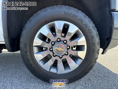 Used 2024 Chevrolet Silverado 2500 Custom w/ Custom Value Package image 4