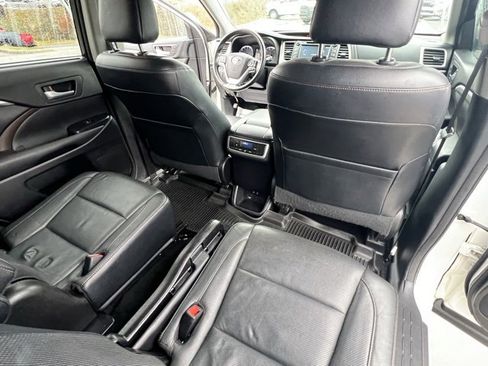 Used 2017 Toyota Highlander Limited image 27