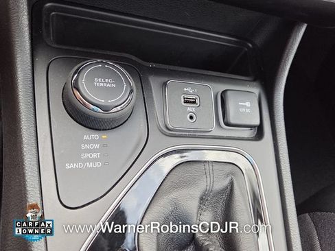 Used 2023 Jeep Cherokee Altitude Lux AWD/4WD image 24