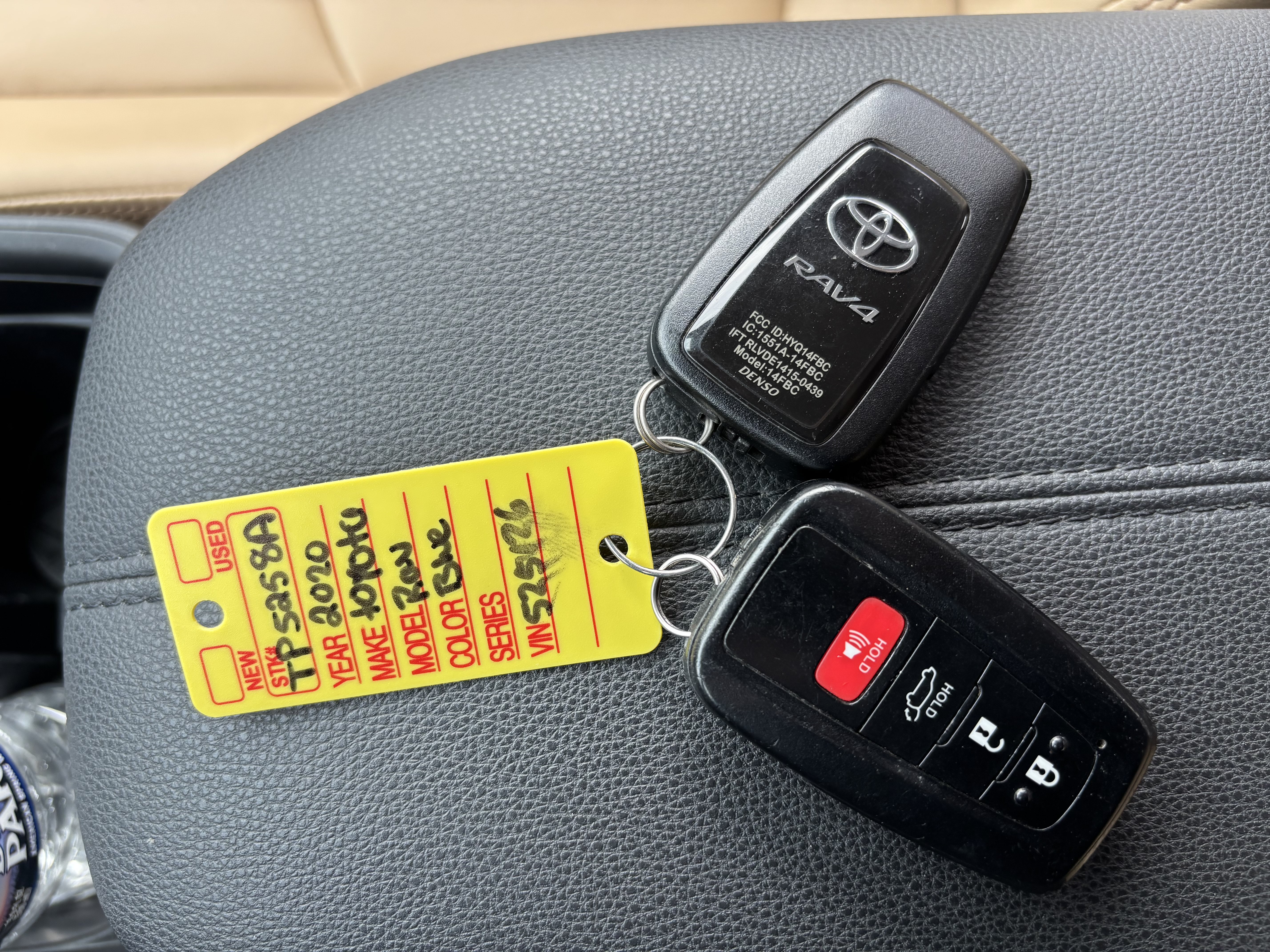 Used 2020 Toyota RAV4 XLE Premium AWD/4WD image 30