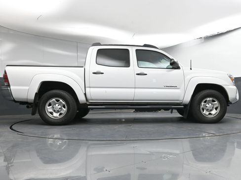 Used 2014 Toyota Tacoma Base image 13