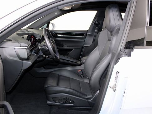 Used 2024 Porsche Macan 4 Electric image 5