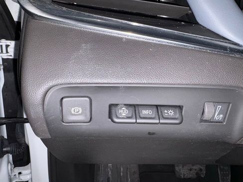 Used 2024 Buick Enclave Premium image 21