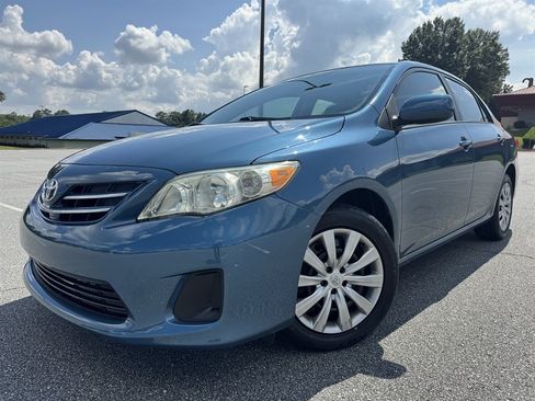Used 2013 Toyota Corolla LE FWD image 3