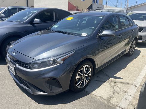 Used 2023 Kia Forte LXS w/ LXS Technology Package FWD image 2