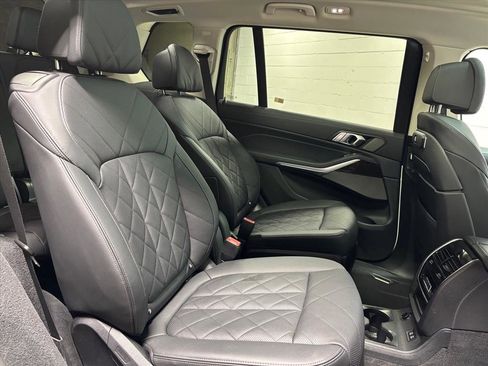 Used 2023 BMW X7 xDrive40i w/ Premium Package image 39