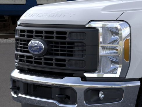 New 2026 Ford F250 XL w/ XL Chrome Package image 17