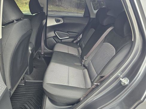 Used 2022 Kia Soul LX image 10