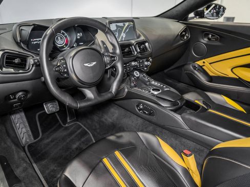 Used 2019 Aston Martin V8 Vantage Coupe image 3