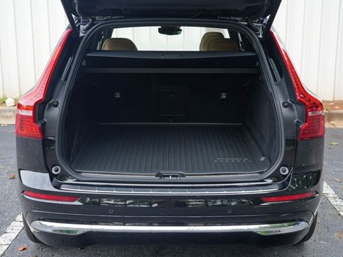 Used 2023 Volvo XC60 B5 Ultimate w/ Climate Package FWD image 10