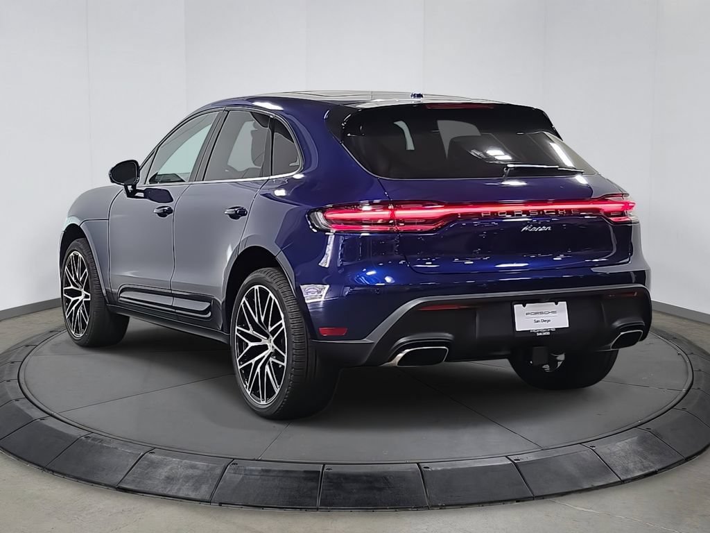 Certified 2025 Porsche Macan AWD/4WD image 3