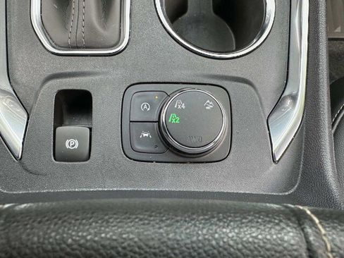 Used 2023 Chevrolet Traverse LT image 25