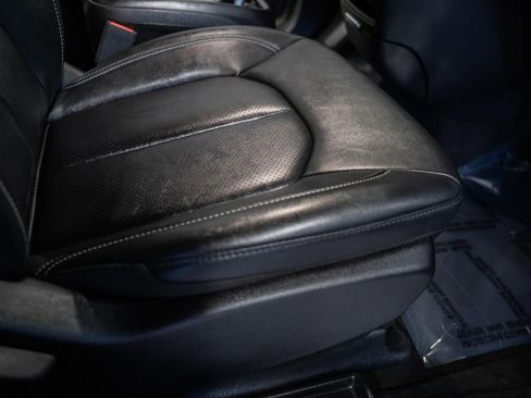 Used 2025 Chrysler Pacifica Select FWD image 37