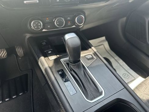 Used 2025 Nissan Kicks SV AWD/4WD image 19