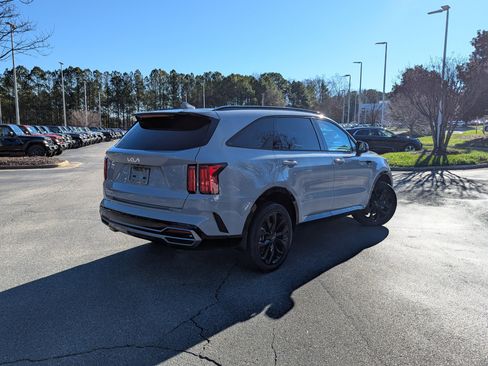 Used 2023 Kia Sorento SX image 5