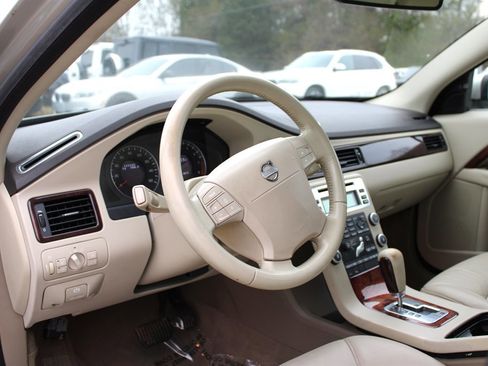 Used 2008 Volvo V70 image 15