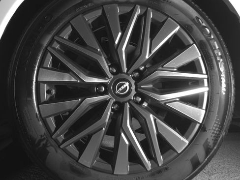 Used 2025 Nissan Altima 2.5 SV FWD image 14