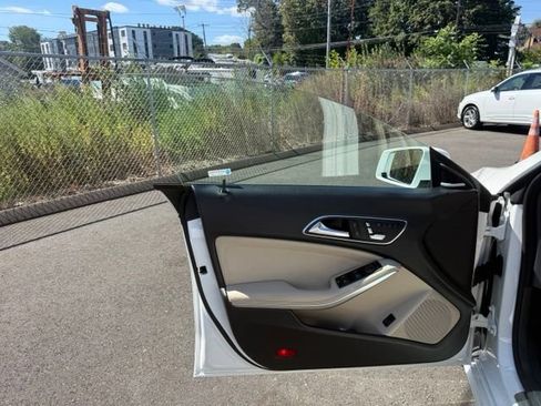 Used 2019 Mercedes-Benz CLA 250 4MATIC image 7