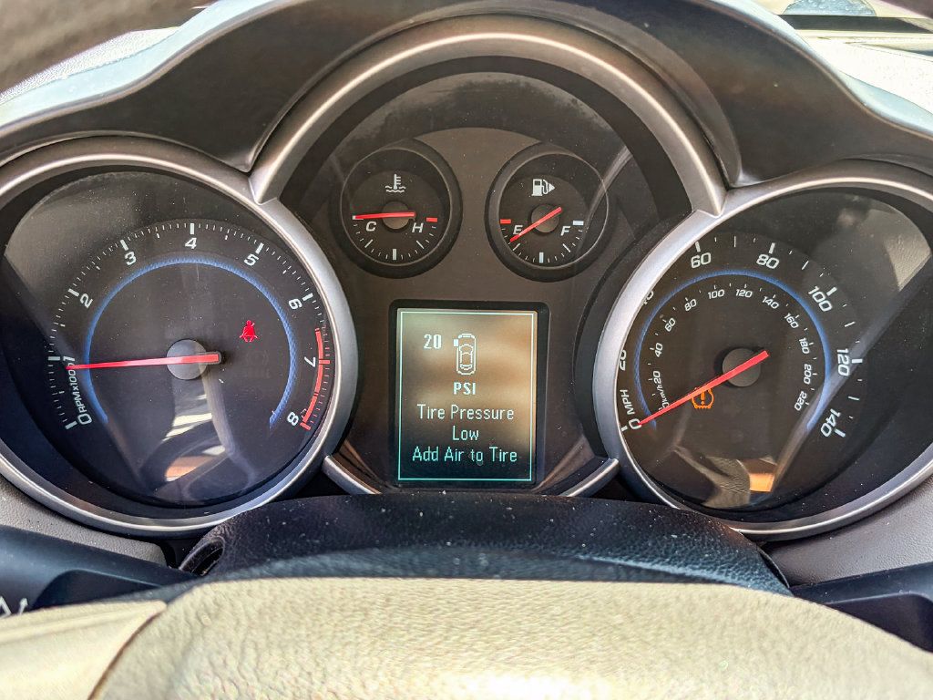 Used 2014 Chevrolet Cruze LS FWD image 10