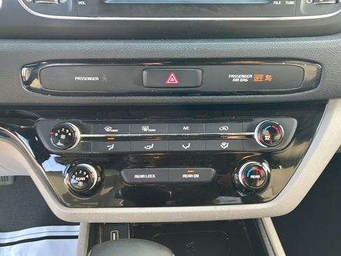 Used 2019 Kia Sedona EX FWD image 31