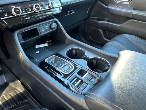 Used 2025 Honda Pilot EX-L image 18