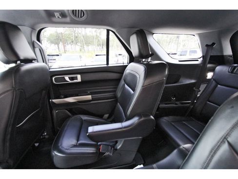 Used 2022 Ford Explorer XLT w/ Equipment Group 202A RWD image 13