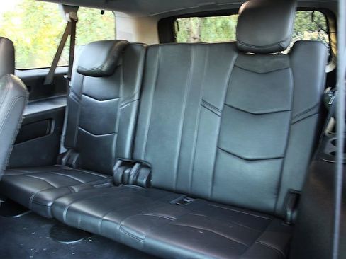 Used 2017 Cadillac Escalade ESV Premium Luxury RWD image 18