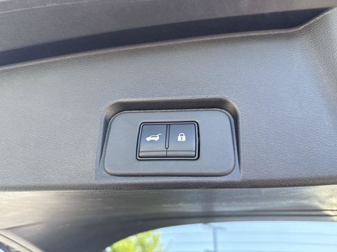 Used 2025 Nissan Rogue SV FWD image 10