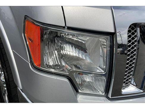 Used 2012 Ford F150 Lariat w/ Lariat Chrome Pkg image 28