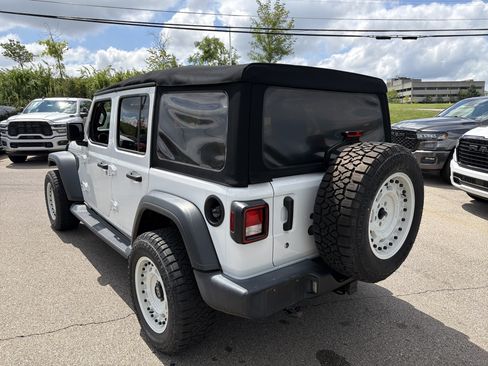 Used 2018 Jeep Wrangler Unlimited Sport S AWD/4WD image 9