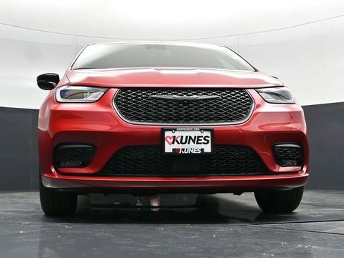 New 2026 Chrysler Pacifica Limited FWD image 59