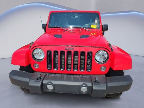 Used 2015 Jeep Wrangler Unlimited Sahara AWD/4WD image 2