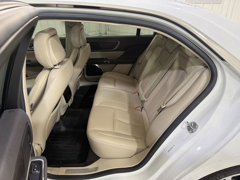 Used 2020 Lincoln Continental w/ Premium Package image 12