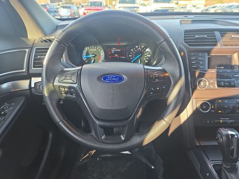 Certified 2018 Ford Explorer XLT image 15