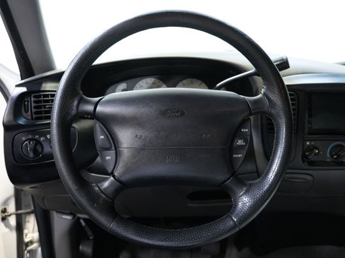 Used 2004 Ford F150 Lightning RWD image 31