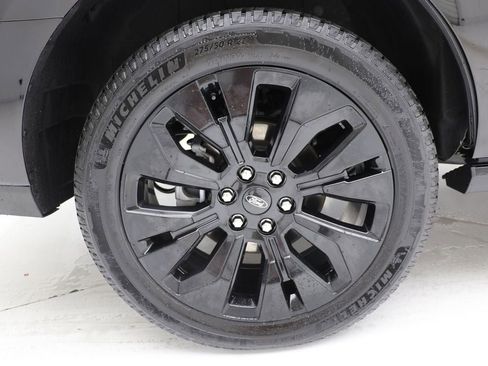 Used 2025 Ford Expedition Platinum w/ Stealth Appearance Package AWD/4WD image 9