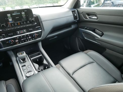 Certified 2025 Nissan Pathfinder SL AWD/4WD image 11