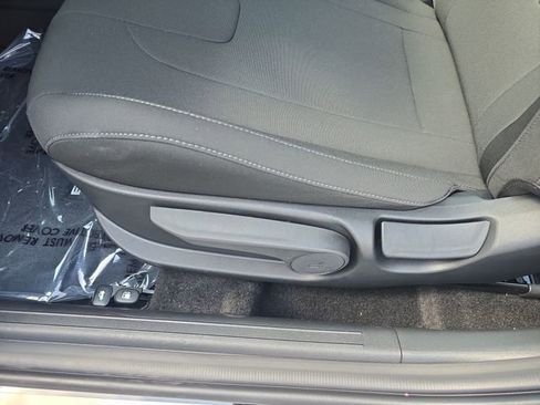 New 2025 Hyundai Elantra SEL image 12