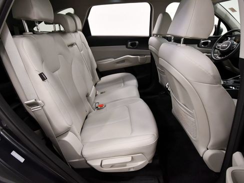 Certified 2024 Kia Sorento S w/ Panoramic Sunroof Package AWD/4WD image 18