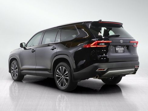 Used 2025 Toyota Grand Highlander AWD Hybrid image 3