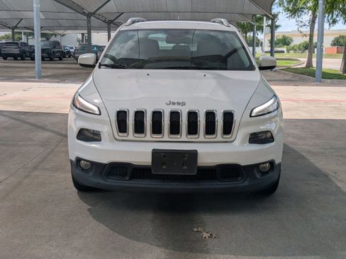 Used 2015 Jeep Cherokee Latitude FWD image 2