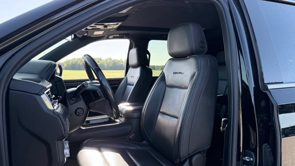 Used 2021 GMC Yukon Denali AWD/4WD image 16