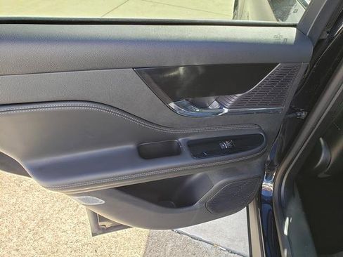 Used 2022 Lincoln Corsair AWD w/ Premium Package image 16