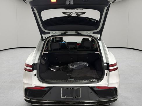 Used 2026 Genesis GV70 2.5T Advanced AWD/4WD image 12