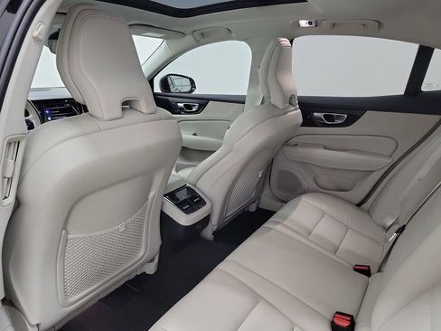 Used 2022 Volvo S60 B5 Inscription image 13