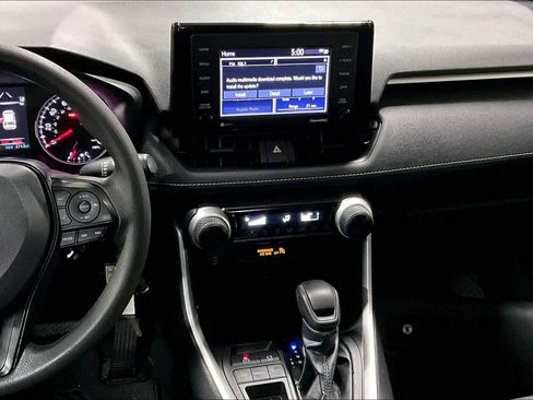 Used 2022 Toyota RAV4 LE image 6