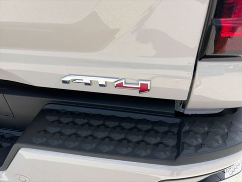 New 2026 GMC Canyon AT4 w/ AT4 Premium Package AWD/4WD image 39