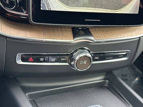 New 2026 Volvo XC60 B5 Plus w/ Climate Package image 20