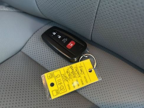 Used 2021 Toyota Highlander Limited image 35