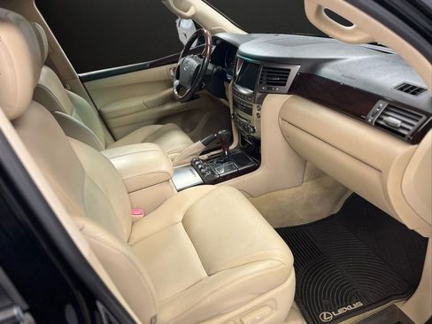Used 2011 Lexus LX 570 4WD w/ Luxury Pkg image 14